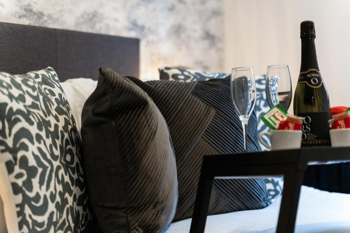 Exclusive In Jq Sleeps 6 *
